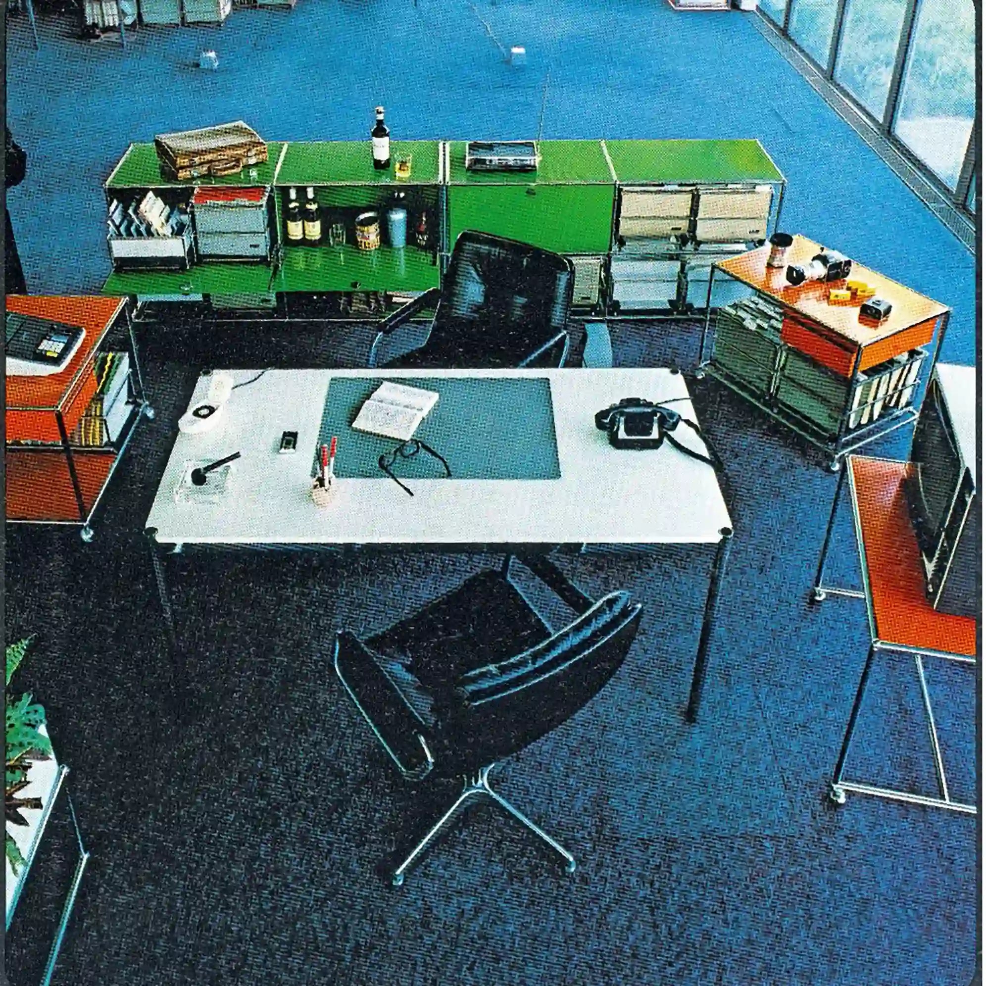 Alte USM Haller Möbel in einem Büro