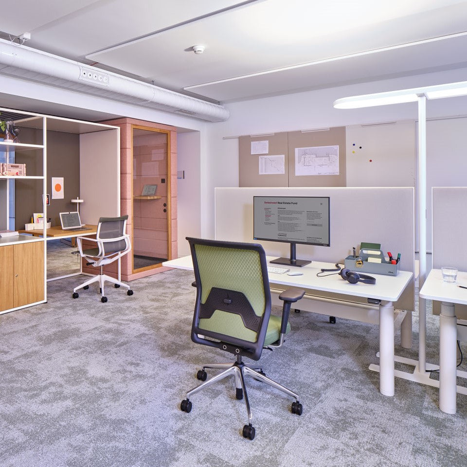 Vitra ID Mesh Bürostuhl und Schreibtischstuhl in Office-Umgebung