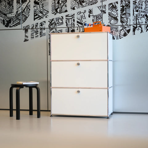 USM Haller Highboard M vor workstatt Wand