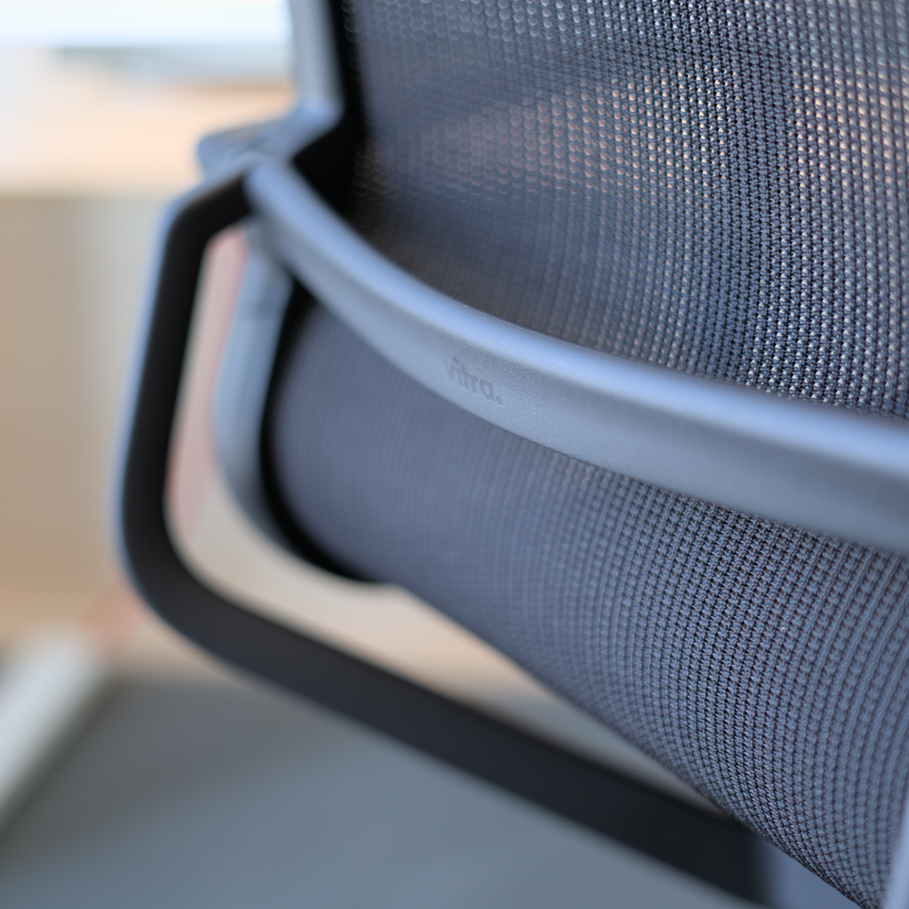 Vitra Physix in Schwarz mit Markenlogo Vitra