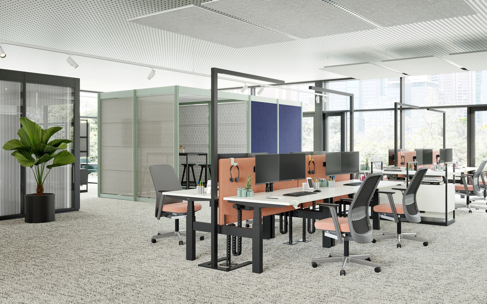 Bene Showroom mit ergonomischen Bürostühlen und höhenverstellbaren Tischen