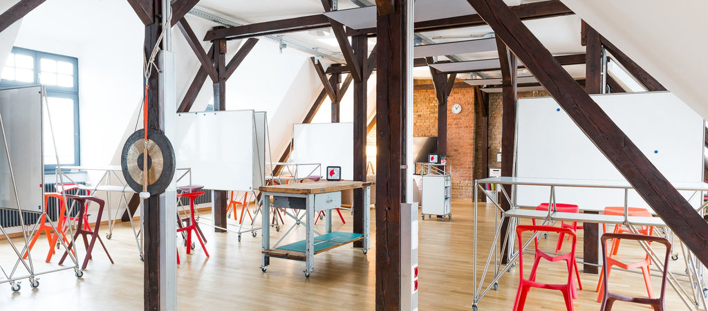 System 180 Büro mit Whiteboards und Plank Miura