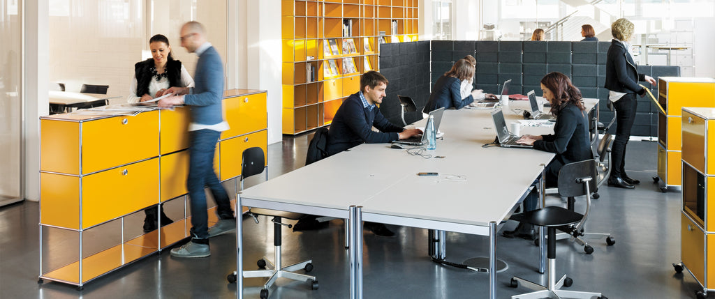 USM Haller Teamarbeitsraum in Goldgelb