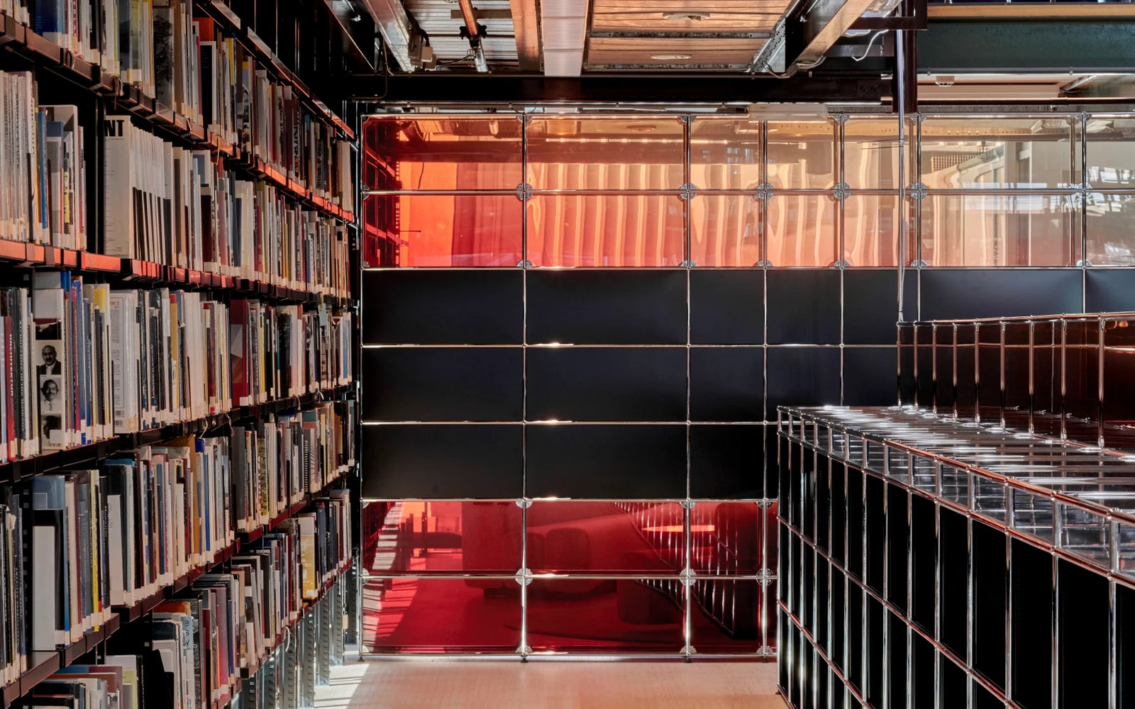 USM Haller Bibliothek in Schwarz