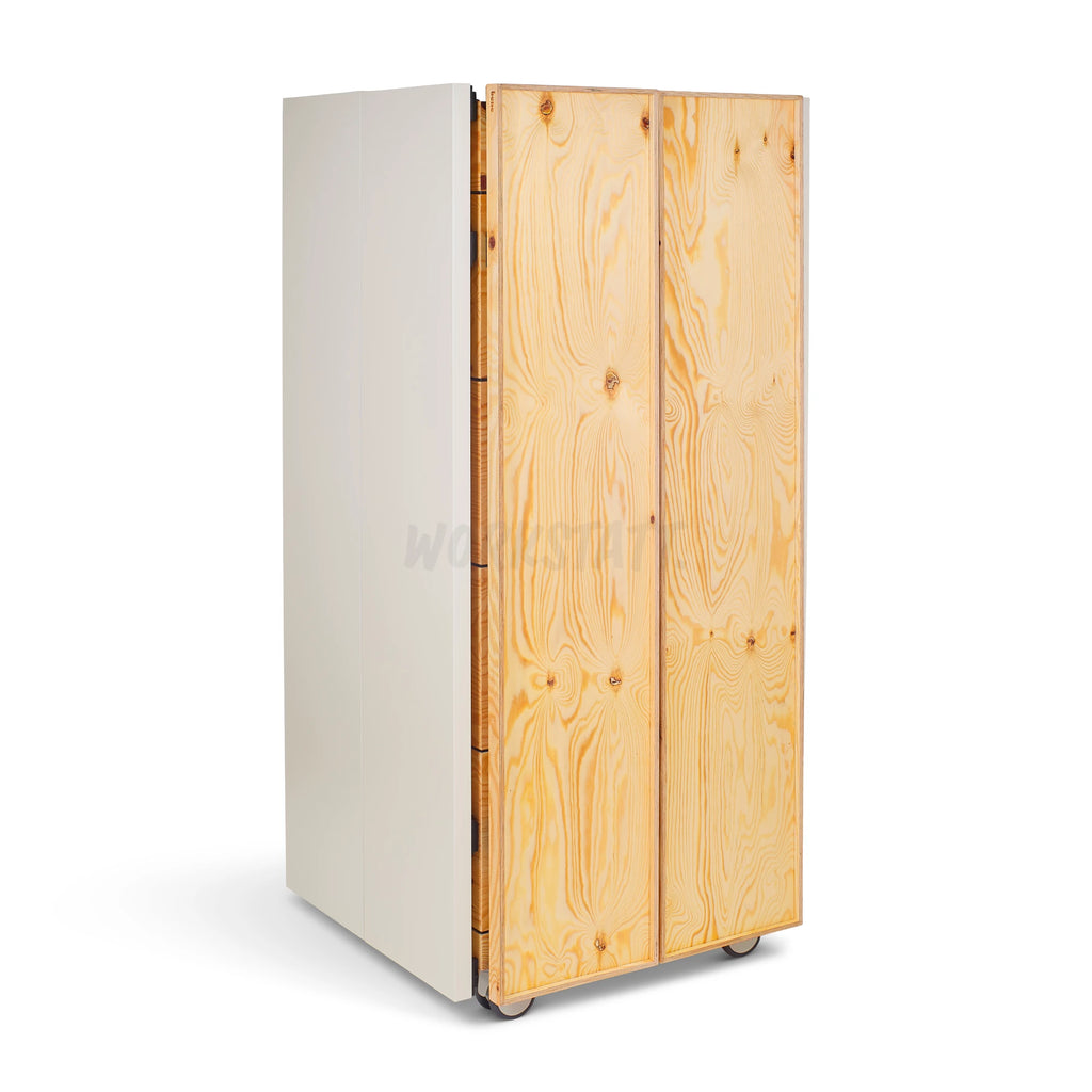 Bene PIXEL Tower mit angebrachten Tops und Trays.
