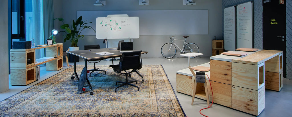 workstatt Büro mit Njustudio Stromer, Bene Pixel und Vitra Physix