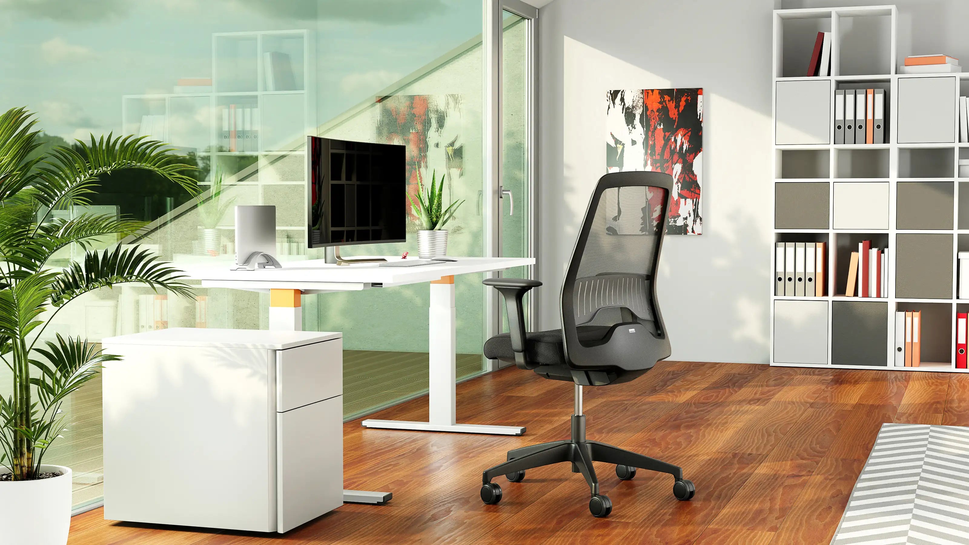 Interstuhl Everyis1 Bürostuhl vor Fensterfront