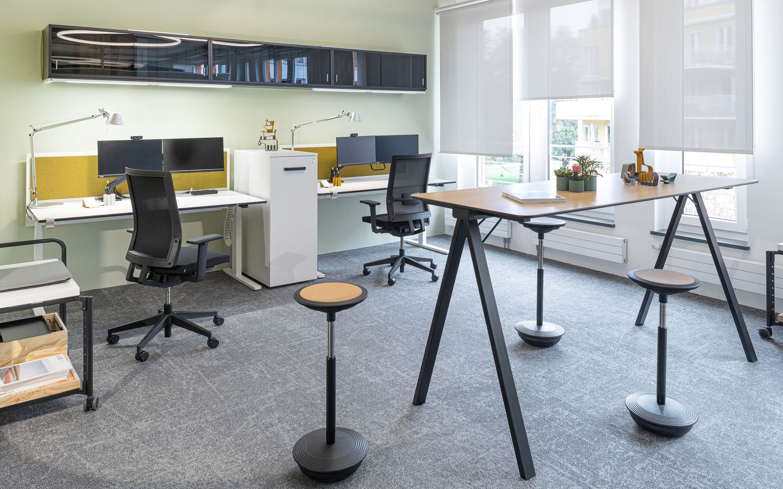 Bene Showroom mit PIXEL und Bürostühlen