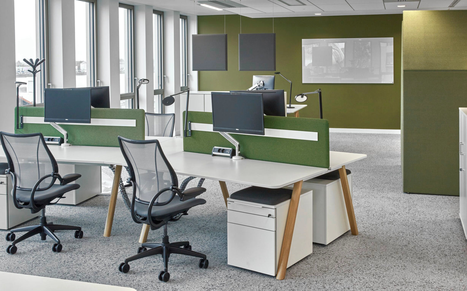 Bene Office mit Bene CT Rollcontainer in Weiß