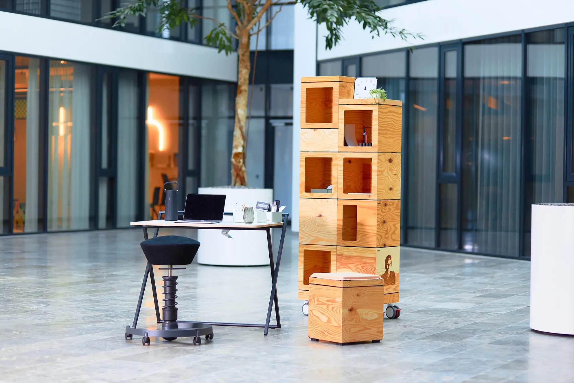 Zusammenklappbarer Tisch