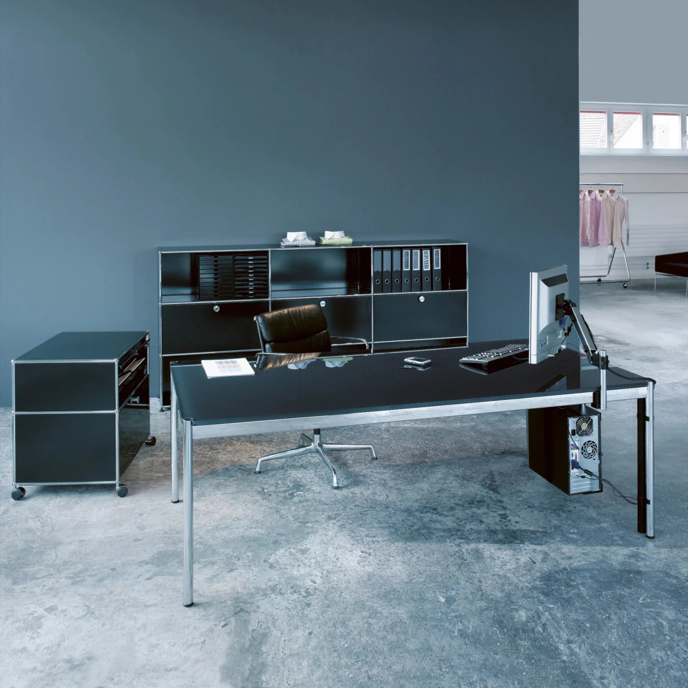 USM Haller Schreibtisch Schwarz