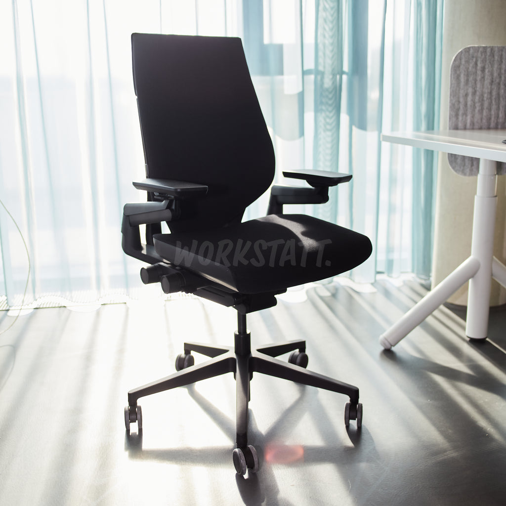 Steelcase Gesture ergonomischer Bürostuhl von vorne im Büro