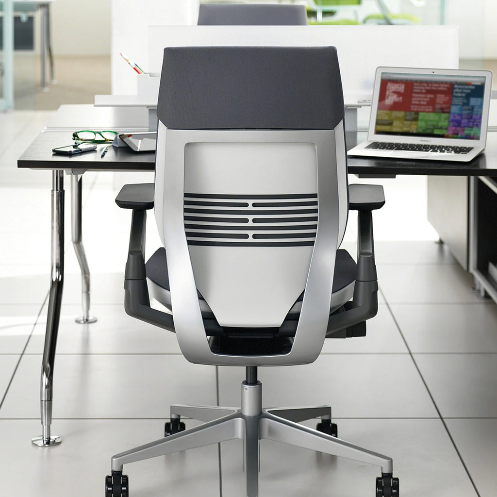 Steelcase Gesture grau mit weissem Gestell Rückansicht