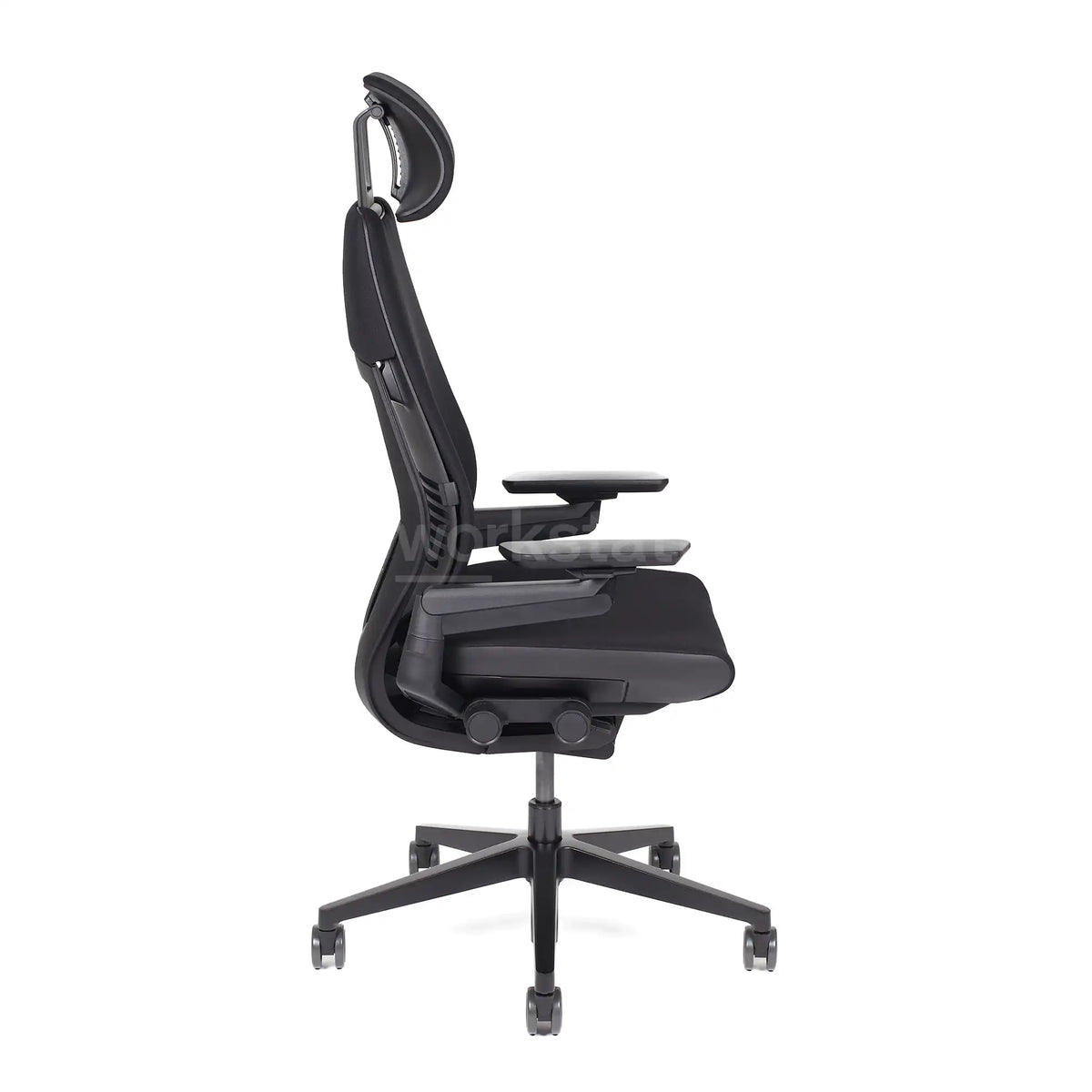 Steelcase Gesture Bürostuhl Black Edition von Workstatt mit Kopfstütze in der Seitenansicht | mit Kopfstütze