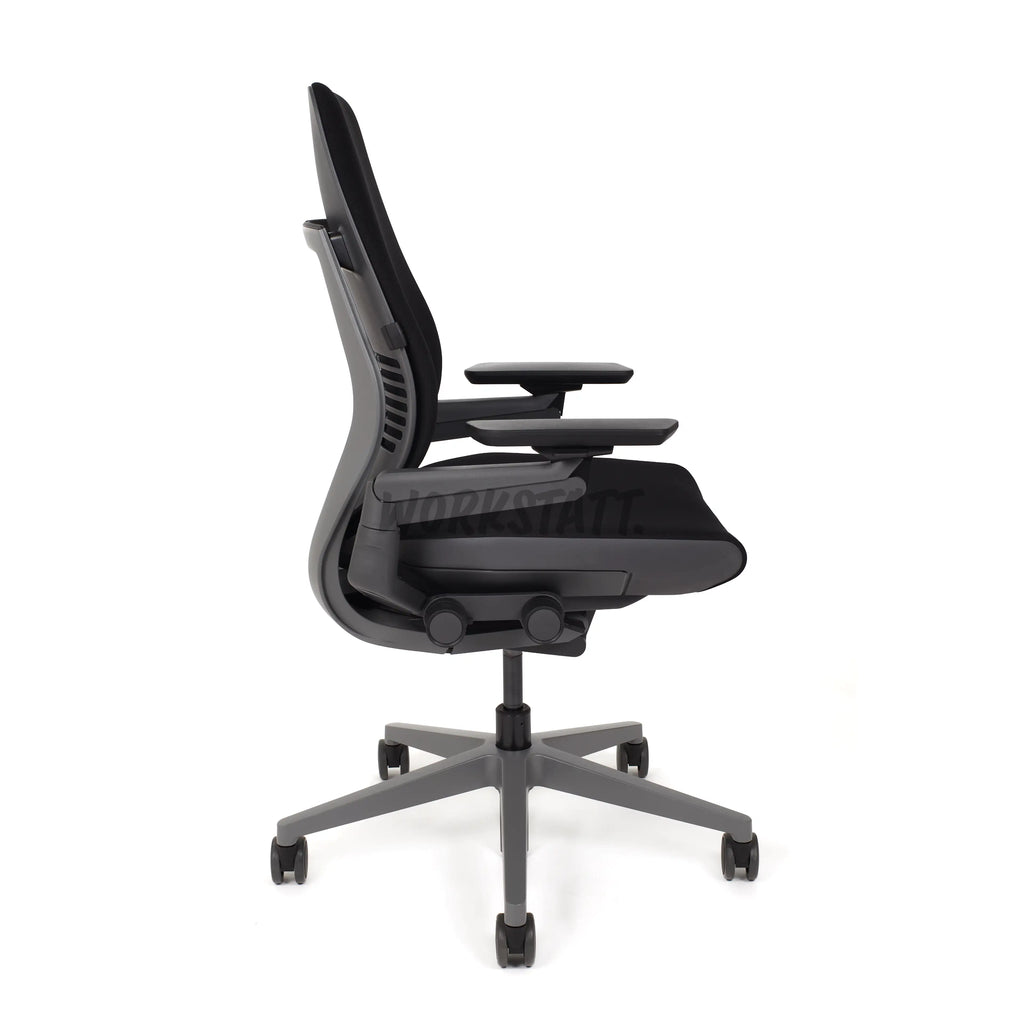 Steelcase Gesture in Grau von links