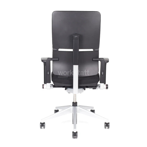Steelcase Please Bürostuhl in schwarz mit silbernem Fußkreuz von hinten