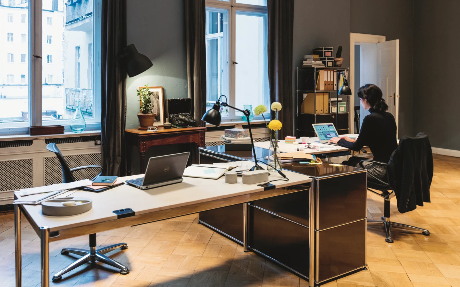 USM Haller Schreibtisch in Doppelbüro